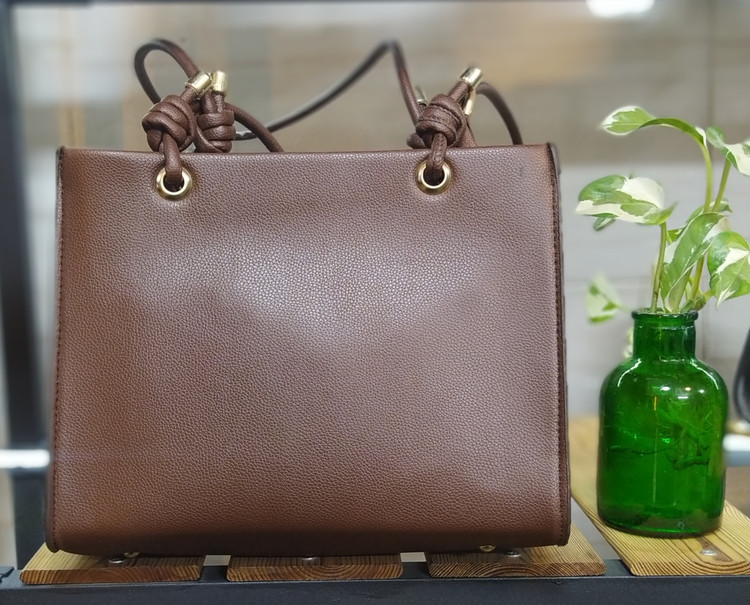 کیف مجلسی و کاربردی زنانه شال دار بند گره ای قهوه ای کد ۳۰۸